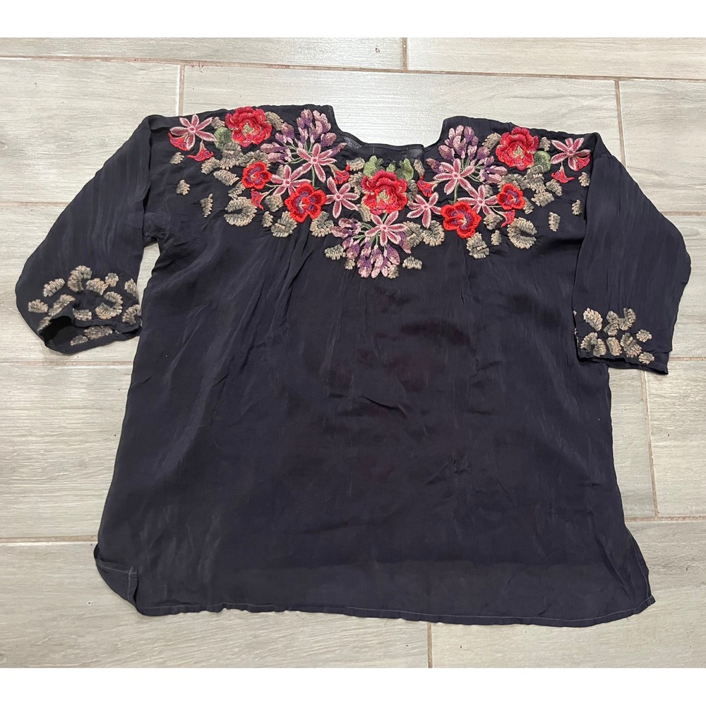 Johnny Was Silk Floral Embroidered V-Neck Blouse Tunic Navy Blue Womens Small - Picture 10 of 10
